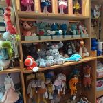 Photo du rayon doudous tout doux dans la boutique Pile et Face à Mirepoix, Ariège