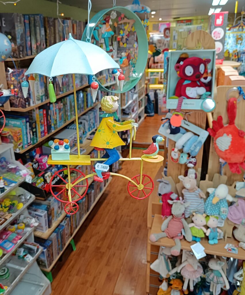 Photo de l’intérieur de la boutique Pile et Face à Mirepoix, ambiance conviviale et accueil chaleureux